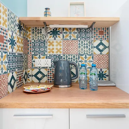 Parkland Colourful Apartment *